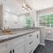 Explore Historic DT In This Cozy Open Air 5BR Stay