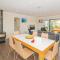 The Sunny Bach - Cooks Beach Holiday Home