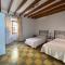 casa nuria, en el centro, al lado de la escalinata del calvario para 6 personas