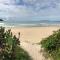 Praia de Quatro Ilhas a 50 metros do mar