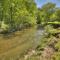 Firefly Farmhouse - Riverfront Modern 2 Bedroom w loft