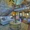 Firefly Farmhouse - Riverfront Modern 2 Bedroom w loft