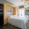 Palm Beach Hotel with Juliette Balconies! 2 blocks from beach! Historic Landmark