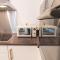 Hansen Court - Stylish Bay Apartment with Parking and River Views