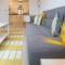 Hansen Court - Stylish Bay Apartment with Parking and River Views
