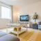 Hansen Court - Stylish Bay Apartment with Parking and River Views