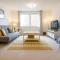 Hansen Court - Stylish Bay Apartment with Parking and River Views