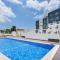 Deluxe apartment in Albufeira old town, 200m walk to beach, pool parking