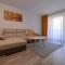 Transylvanian Apt. w/ lrg. terrace and parking - KarpatenHaus - Брашов