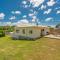 Sun Seeker Bach - Ferry Landing Holiday Home