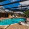 Tiki Paradise House & pool - 10 min to Beach!