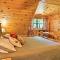 Spacious and Secluded Cabin 25 Mi to Bentonville! - Noel