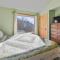 Walnut Ridge Cabin. Sleeps 7-11! Hot tub, pool table, minutes to downtown Gatlinburg!