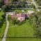 A Large Tropical Estate with 2 Acres of Space home - Тампа