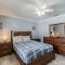 A Large Tropical Estate with 2 Acres of Space home - Тампа