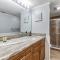 A Large Tropical Estate with 2 Acres of Space home - Тампа