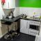 Lymedale Suites Studios & Aparthotel in NEWCASTLE UNDER LYME & STOKE - 莱姆河下游的纽卡尔斯