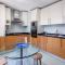 Privilege Sea View Apartment Pochet with Rooftop Pool, Village Marina - Olhão