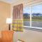 Super 8 by Wyndham Fort Madison - Fort Madison