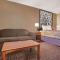 Super 8 by Wyndham Fort Madison - Fort Madison