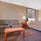 Super 8 by Wyndham Fort Madison - Fort Madison