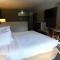Days Inn & Suites by Wyndham Downtown Gatlinburg Parkway