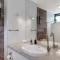 Ocean View 16A Studio Pool & Spa Wi-Fi - شاطئ إيرلي