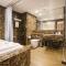 New Season Square Hotel