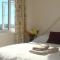 Harlequin Guest House with parking