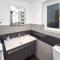 Foxley Place: MK City house for large groups