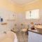 Spacious House with Shared Pool in Machabee - Machabee