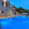 Villa Regina: Above Agni, superb views and pool - Kavalléraina