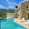 Villa Regina: Above Agni, superb views and pool - Kavalléraina