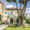 LA CASINA Luxury Apartment inside the Walls of Lucca with Garden, airconditioning, Wifi