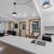 Historic Stonehouse & Alley Cottage - Sleeps 14 with spa pool
