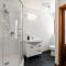 Historic Stonehouse & Alley Cottage - Sleeps 14 with spa pool