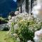 Historic Stonehouse & Alley Cottage - Sleeps 14 with spa pool