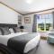 Historic Stonehouse & Alley Cottage - Sleeps 14 with spa pool