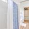 Narrow Escape - Meredith Lodging - Seaside