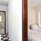2 Bedroom, Bright & Central Top Floor Apartment - 5