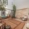 Riad Le J