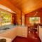 The Captains Lookout - Onemana Holiday Home