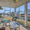 Home with Deck 1 Mi to Surfside Beach Access! - 默特尔比奇