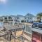 Home with Deck 1 Mi to Surfside Beach Access! - 默特尔比奇