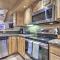 Pinetop Escape Charming Mountain Condo with Balcony