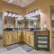 Pinetop Escape Charming Mountain Condo with Balcony