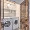 Modern Cabin with Hot Tub 1 Mi from Hochatown! - Broken Bow