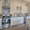 Modern Lake Travis Haven with Resort Amenities! - Point Venture