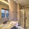 Luxe Beech Mtn Cabin with Hot Tub 2 Mi to Skiing! - Beech Mountain