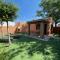 Casita con jardín privado y piscina compartida